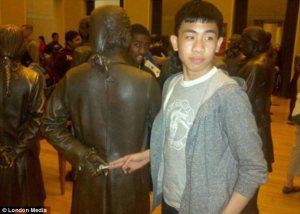 article-2386882-1B330748000005DC-61_634x454