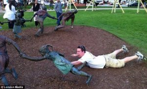 article-2386882-1B3308F4000005DC-775_634x386